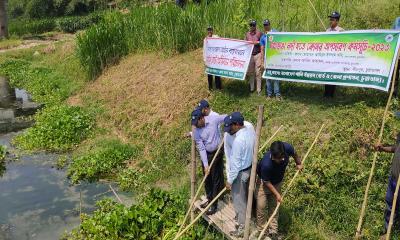 চুয়াডাঙ্গায় মাথাভাঙ্গা নদী থেকে কোমর অপসারণ কর্মসূচির উদ্বোধন