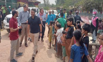 রোহিঙ্গা ক্যাম্প পরিদর্শন করছেন যুক্তরাজ্যের চার সদস্যের প্রতিনিধি দল