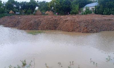 ভাঙ্গুড়ায় রেলের জায়গা ভরাট করার অভিযোগ