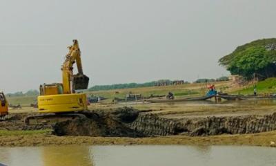 সোমেশ্বরী নদীর চর কেটে মাটি বাণিজ্যের অভিযোগ