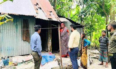 স্বামীহারা বৃদ্ধার পাশে দাঁড়ালেন গোসাইরহাটের ইউএনও