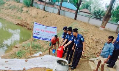 ফুলবাড়ীতে অতিরিক্ত ডিআইজির সার্কেল অফিস পরিদর্শন 