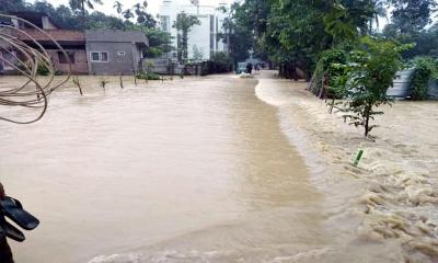 লোহাগাড়ায় বন্যায় ভেসে ৪ জনের মৃত্যু