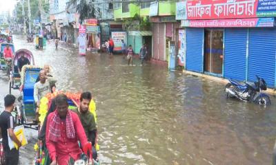 বরিশালের বিভিন্ন সড়কে এখনও জলাবদ্ধতা