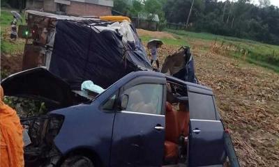 চার সরকারি কর্মকর্তাসহ সড়কে ঝরল আট প্রাণ