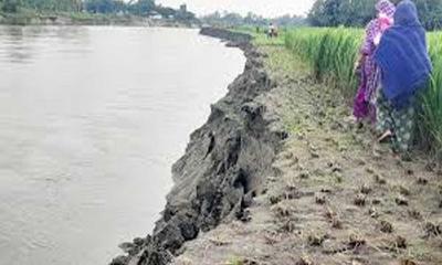 বকশীগঞ্জে দশানী নদীতে তীব্র ভাঙনে বিলীন হচ্ছে বসতভিটা