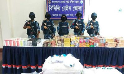 কুরিয়ার সার্ভিসের কাভার্ডভ্যানে মিলল ৭ কোটি টাকার অবৈধ মালামাল