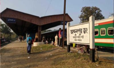 বগিতে ত্রুটি, স্টেশনে রেখেই চলে গেল ট্রেন