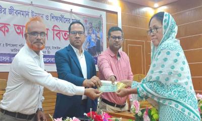 মধুপুরে আর্থিক অনুদান বিতরণ