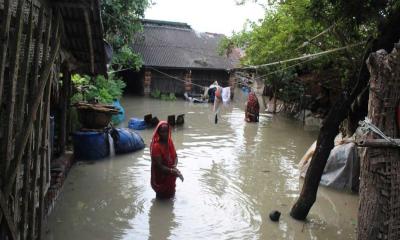 পাইকগাছায় কপোতাক্ষ নদের ভাঙনে ভাসছে হিতামপুর মালোপাড়া