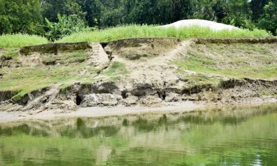 মহম্মদপুরে নদীভাঙন আতঙ্কে মধুমতি পাড়ের মানুষ