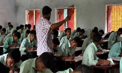 বড়াইগ্রামে পরীক্ষাকেন্দ্রে ছাত্রদল নেতার প্রবেশ কেন্দ্র সচিবকে কারণ দর্শানোর নোটিশ