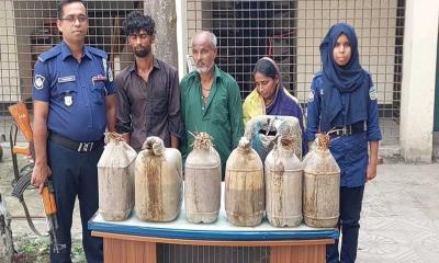 জামালপুরে চোলাই মদ জব্দ নারীসহ আটক তিন