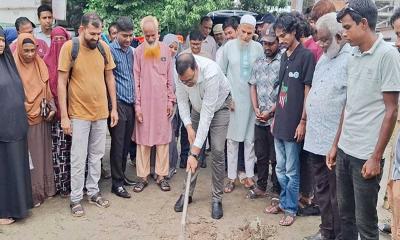 নওগাঁয় ‘জুলাই স্মৃতিস্তম্ভ’ নির্মাণ কাজের উদ্বোধন