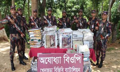 মাটিরাঙ্গা পলাশপুর বিজিবি জোনের অভিযানে ভারতীয় শাড়ি ও টিশার্ট জব্দ
