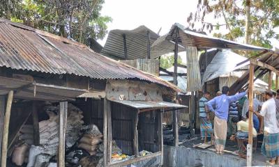 কোটালীপাড়ায় অগ্নিকাণ্ডে ৩ ব্যবসা প্রতিষ্ঠান পুড়ে ছাই