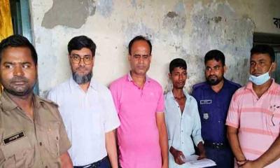 ট্রেনের টিকিটসহ কালোবাজারি আটক