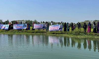 ফেনীতে বালু খেকোদের থেকে পরিত্রাণ পেতে মানববন্ধন