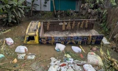 রাজবাড়ীতে গরুবাহী ট্রাক উল্টে ২ জন নিহত