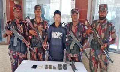 উখিয়ায় সীমান্তে অস্ত্রসহ আরকান আর্মির সদস্য আটক