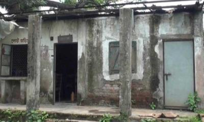 অব্যবস্থাপনা ও অবহেলায় ধ্বংসপ্রায় কোনাবাড়ির সাব পোস্ট অফিস