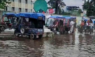 কুষ্টিয়া জেনারেল হাসপাতাল চত্বরে জলাবদ্ধতা, ভোগান্তিতে রোগী ও স্বজনরা