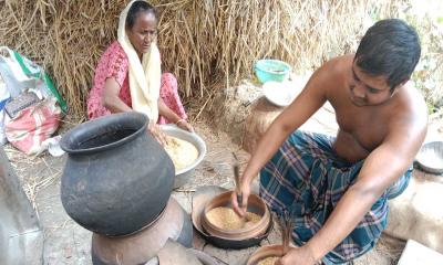 নলছিটির হাতে ভাজা মুড়ি যাচ্ছে সারাদেশে 