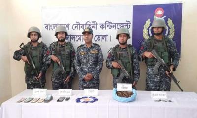 চরফ্যাশনে নৌবাহিনীর যৌথ অভিযানে ইয়াবাসহ দুজন আটক 