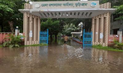 কুড়িগ্রামে জলাবদ্ধতার দুর্ভোগে পৌরবাসী