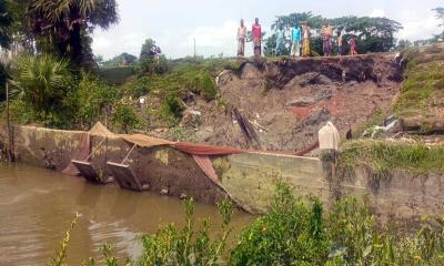 কলাপাড়ায় স্লুইসগেট বেহালে দুর্ভোগে এলাকাবাসী