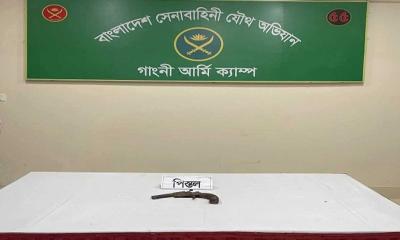 গাংনীতে যৌথ বাহিনীর অভিযানে আগ্নেয়াস্ত্র উদ্ধার