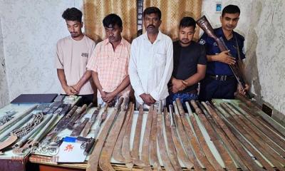 গোবিন্দগঞ্জে দেশীয় অস্ত্র ও মাদকসহ চার সন্ত্রাসী আটক