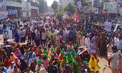 স্লোগানে মুখর গুলিস্তান