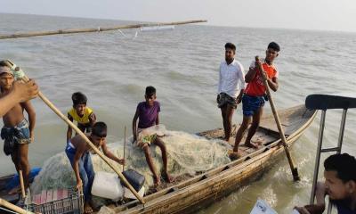 মেঘনায় অভিযানে ১০ জেলে আটক ও জরিমানা