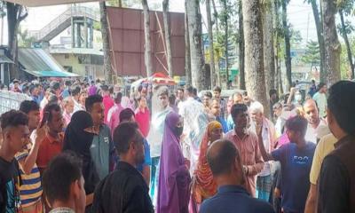 ভূমিকম্প আতঙ্ক : কুমিল্লায় দুই শতাধিক পোশাককর্মী আহত