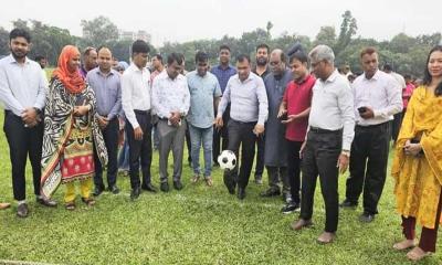 দিনাজপুরে বঙ্গবন্ধু ও বঙ্গমাতা গোল্ডকাপ টুর্নামেন্টের উদ্বোধন করলেন ডিসি