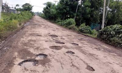 কলাপাড়া-কুয়াকাটা মহাসড়কের বেহাল অবস্থা