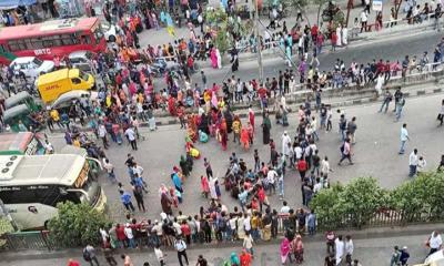 কুড়িল বিশ্বরোডে পোশাক শ্রমিকদের অবরোধ