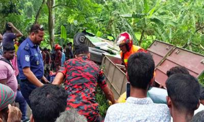 মাগুরায় বাস-ভ্যান সংঘর্ষে নিহত ৩