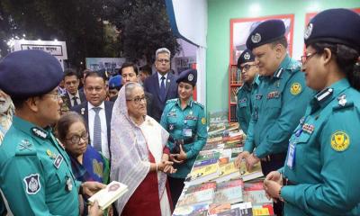 ডিএমপির প্রকাশিত বই কিনলেন প্রধানমন্ত্রী