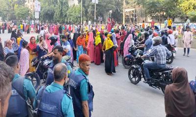 মিরপুরে পোশাক শ্রমিকদের সরিয়ে দিলো পুলিশ