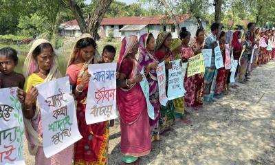 শ্যামনগর আশ্রয়ণ প্রকল্পের লোকদের অবস্থান কর্মসূচি 